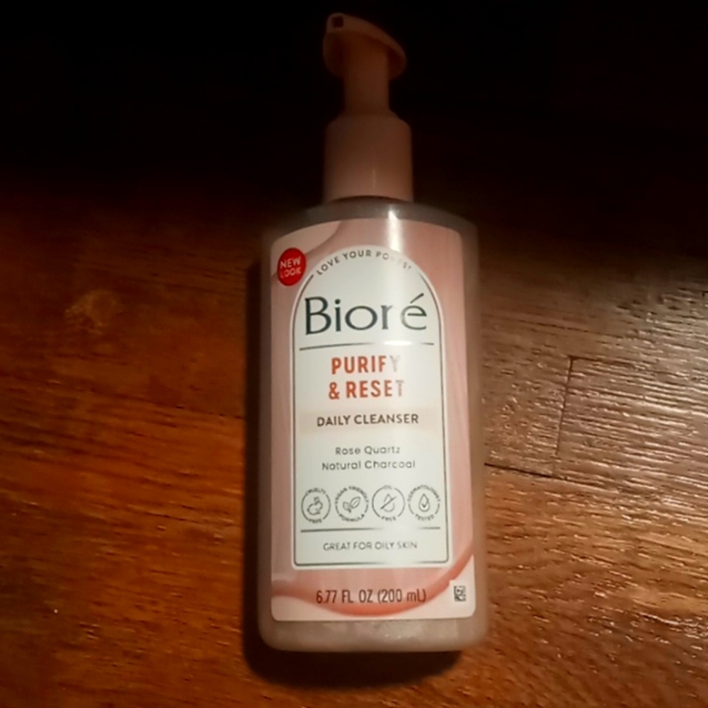 Purify and reset daily cleanser